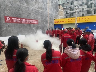 為加強(qiáng)全體員工的防火意識，開展消防安全演練 